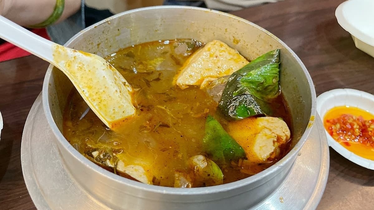 麻辣鴨血豆腐能吃到不同口感的豆腐。（圖片來源：TISS玩味食尚）