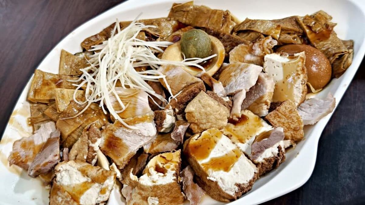 「黑白切拼盤」可選頭骨肉、豬心、嘴邊肉、生腸等。（圖片來源：Darren蘋果樹旅遊玩樂誌）