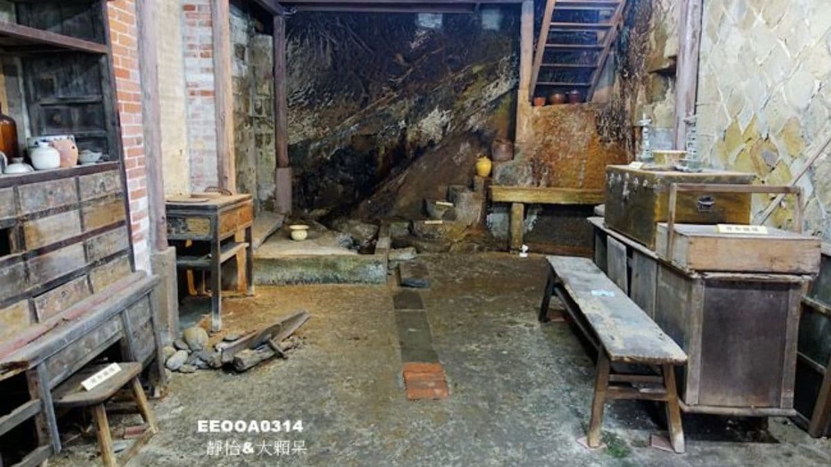 屋內隨處可見中藥櫃、石臼、手秤、碗盤等舊物品。（圖片來源：靜怡&大顆呆の親子.旅遊.美食）