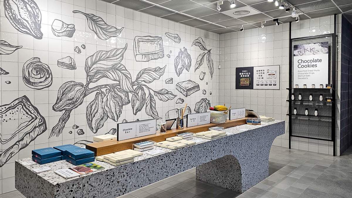 展示空間典雅時尚，每樣商品都有詳細介紹。（圖片來源：菓子の幸福週記）