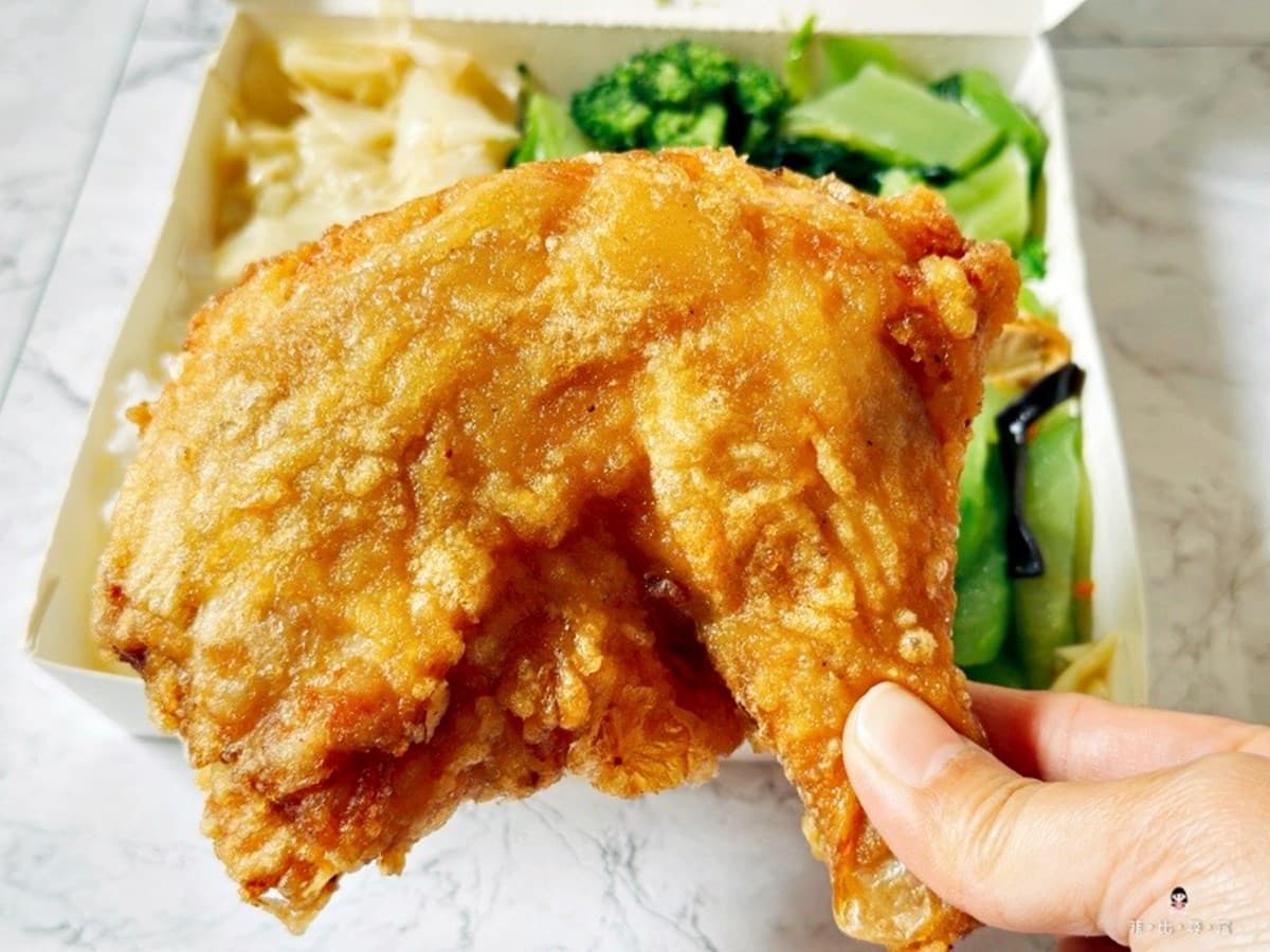 最低只要65元！高CP值「銅板價便當」嗑大雞腿＋４配菜，炒麵、湯品吃到飽