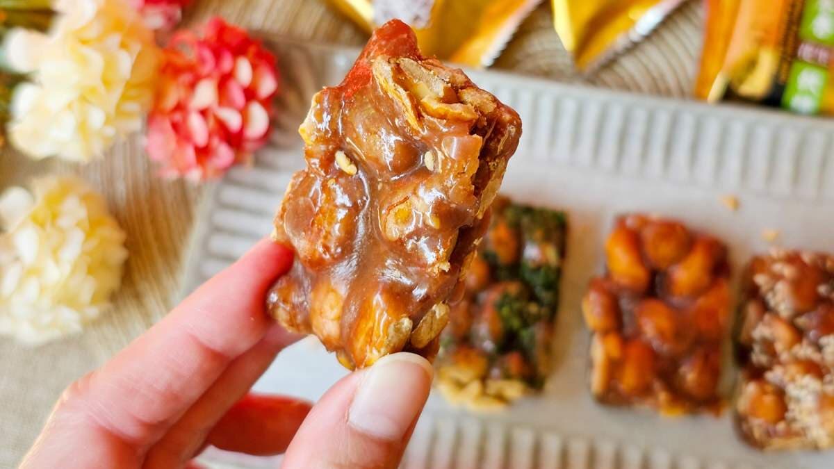 原味花生精選台灣北港特級花生，又大又脆口的花生咬起來超有感。（圖片來源：菓子の幸福週記）
