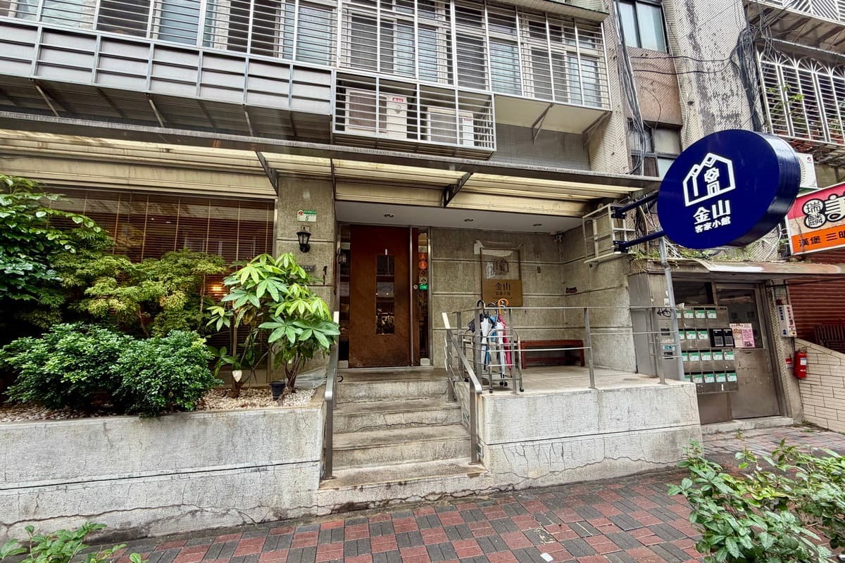 「輝達」黃仁勳2026/1/31中午突然現身松山「金山客家小館創始店」