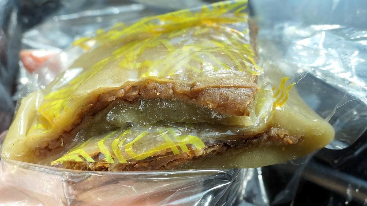「鹹綠豆紅龜粿」加入薑絲，於鹹甜感的古早味。（圖片來源：珍妮特的精彩人生）