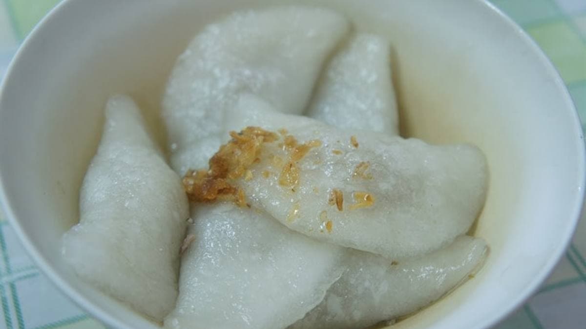 水晶餃沒有淋上任何醬汁，只有簡單加入油蔥酥提香。（圖片來源： Nana媽四處趴趴走美食日記）