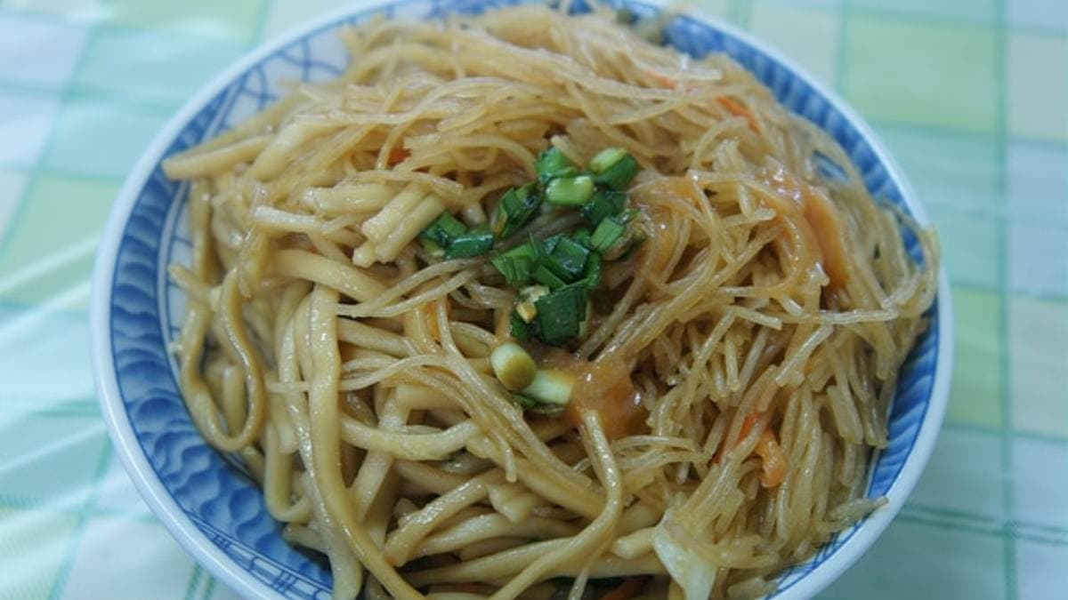 炒麵＋炒米粉雙享受，老客人才懂得這樣點。（圖片來源： Nana媽四處趴趴走美食日記）