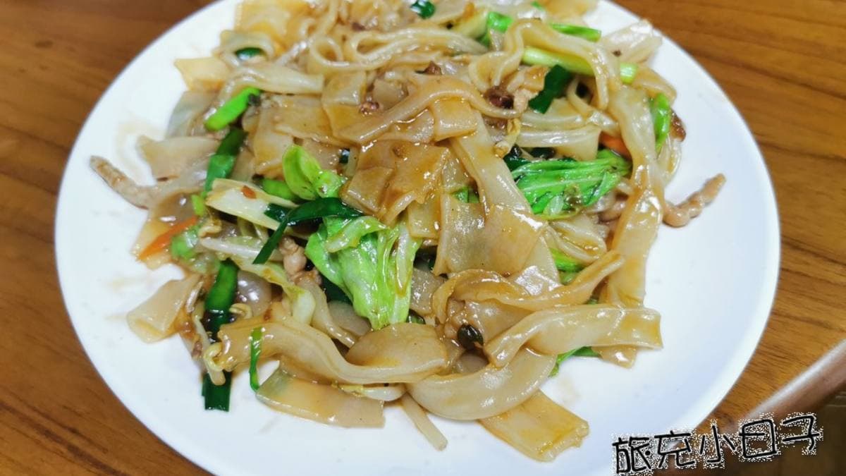 「客家炒粄條」調味適當，非常下飯。（圖片來源：旅充小日子）