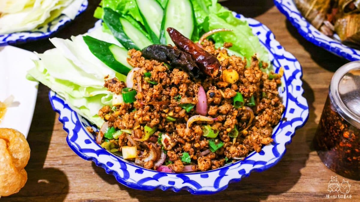 烤豬肉外酥內嫩，油脂香氣十足。（圖片來源：陳小可的吃喝玩樂）