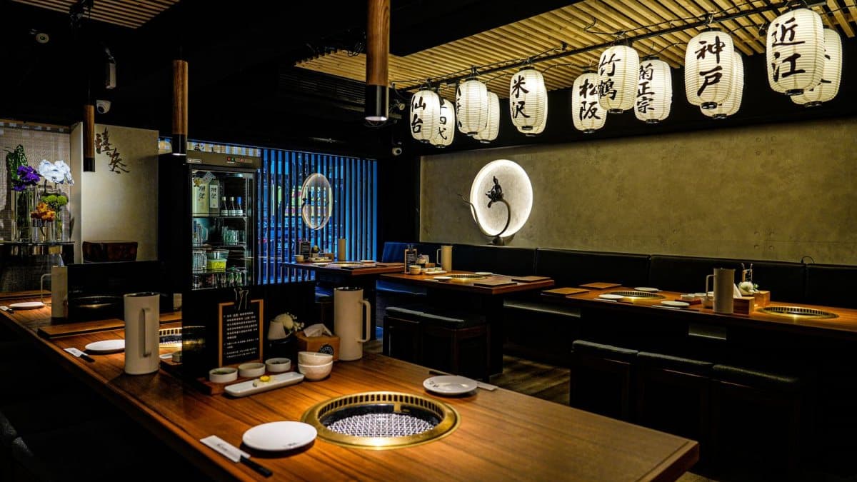 店內座位區大多以４人以上座位為主，非常適合多人聚餐。（圖片來源：混血珊莎的奇幻旅程）