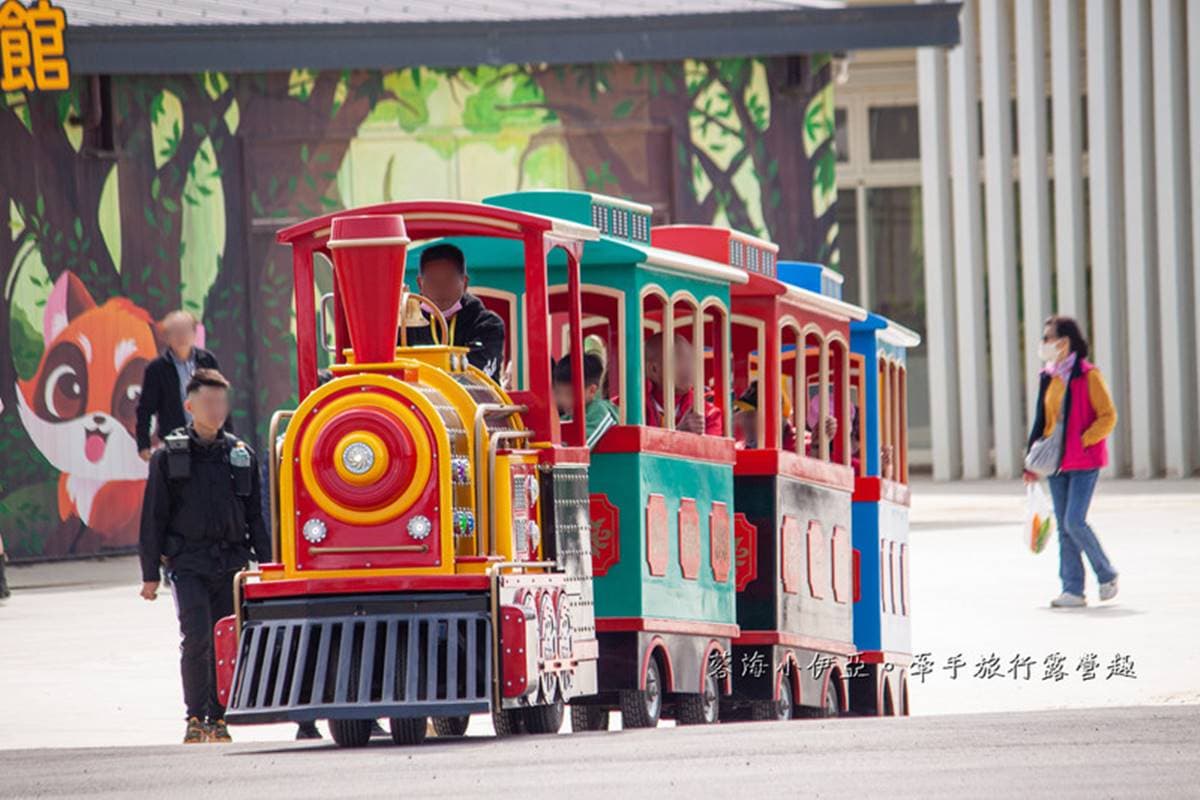 園區內有小朋友最愛的小火車可搭乘。（圖片來源：蓉蓉牽手ㄩˇ你環遊世界）