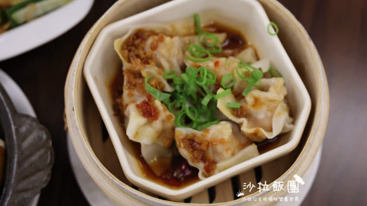 「紅油抄手」因為採港式做法，不會太辣。（圖片來源：沙拉飯團）