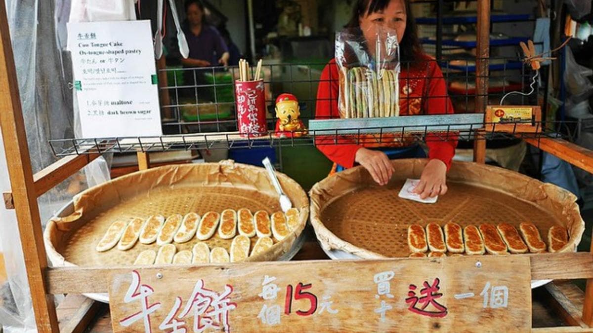 店家主打就是牛舌餅，提供麥芽與黑糖兩種口味可選擇。（圖片來源：涼子是也）