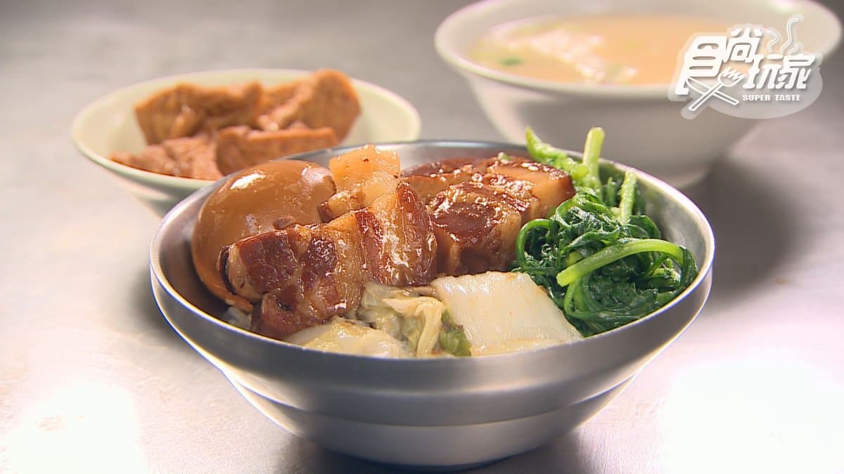 「焢肉飯（附滷蛋）」滿滿的醬油香味很迷人，鹹度恰到好處。