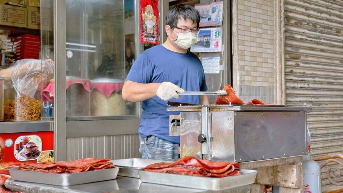 除了肉乾以外，店家也販售肉鬆、香腸等品項。（圖片來源：Ann•榜哥•生活事務所）