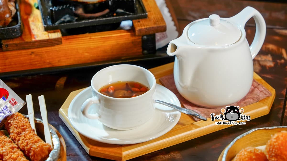 「桂圓紅棗茶」溫潤順口，紅棗的甘甜和桂圓的厚實香氣融合得剛剛好。（圖片來源：貪吃鬼熊熊）