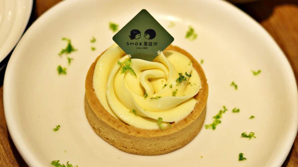 「手工玫瑰檸檬塔」檸檬味道不會酸，餅皮也是脆到剛好。（圖片來源：馬克的足跡）