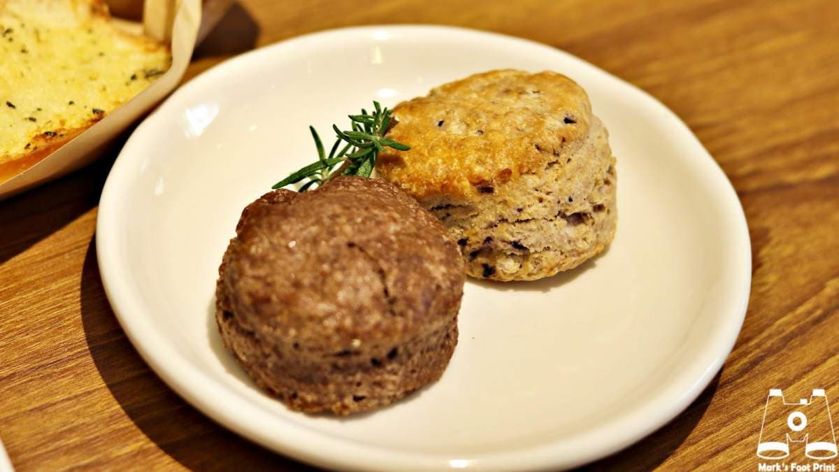 司康內餡偏乾，但可以感受得出來使用的食材很天然。（圖片來源：馬克的足跡）