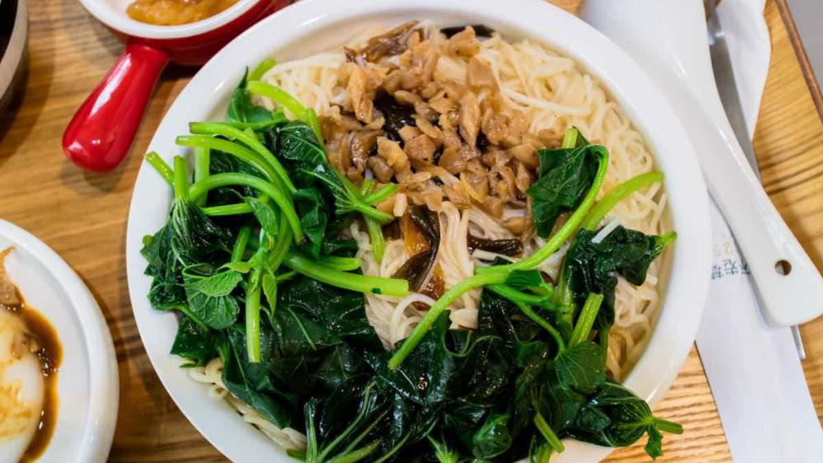 手工麵線主打油蔥口味，入口帶有油蔥香氣。（圖片來源：饗食客棧）