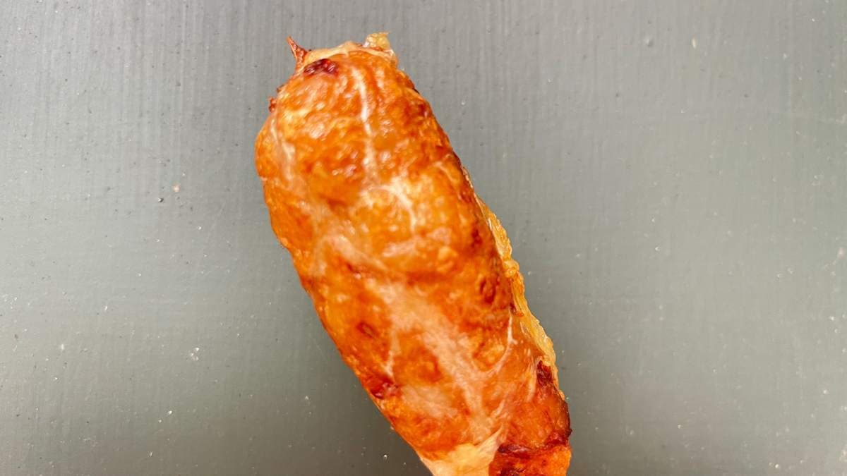 一口咬下去，滿是魚漿與豬肉的飽滿香氣。（圖片來源：蜜絲米的散步生活）