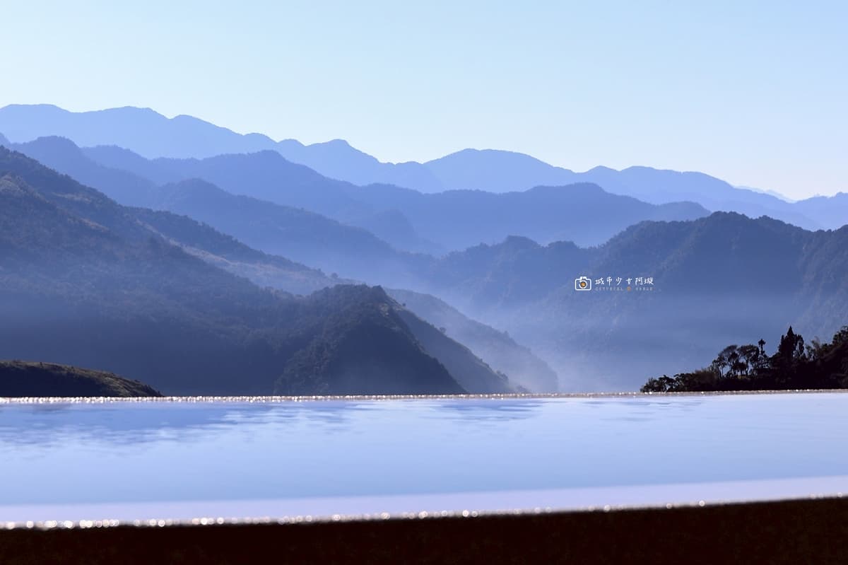 山嵐雲霧繚繞的美景。（圖片來源：城市少女阿璇）