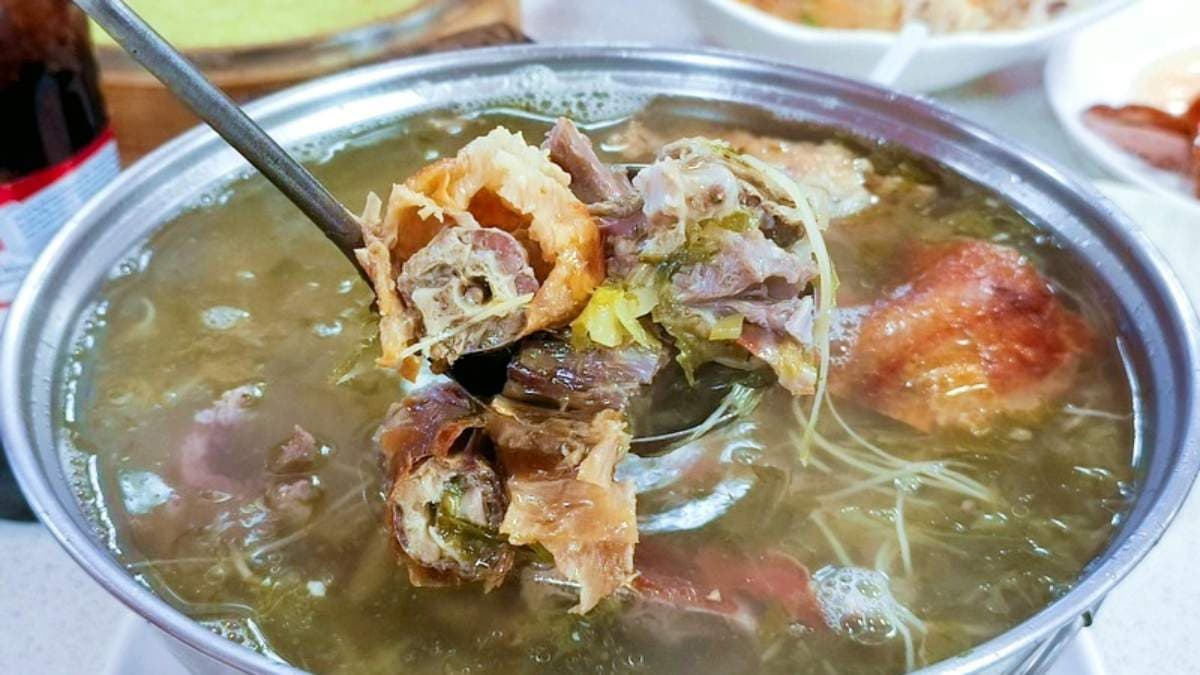 酸菜鴨湯帶有自然的酸甜，相當順口。（圖片來源：紫色微笑 饗樂生活）