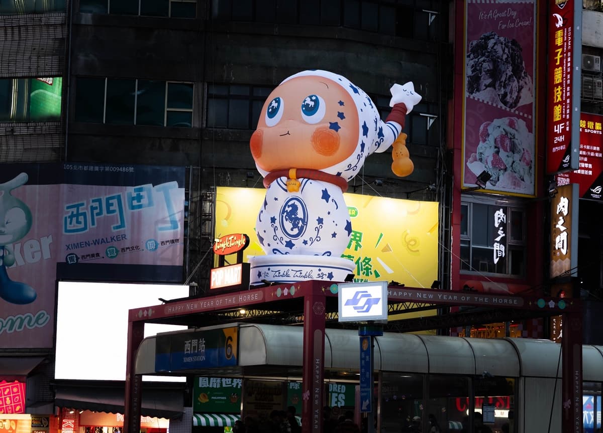 2026最萌燈節！８米高Baby Molly噴發七彩泡泡，西門町打卡星星人、LABUBU