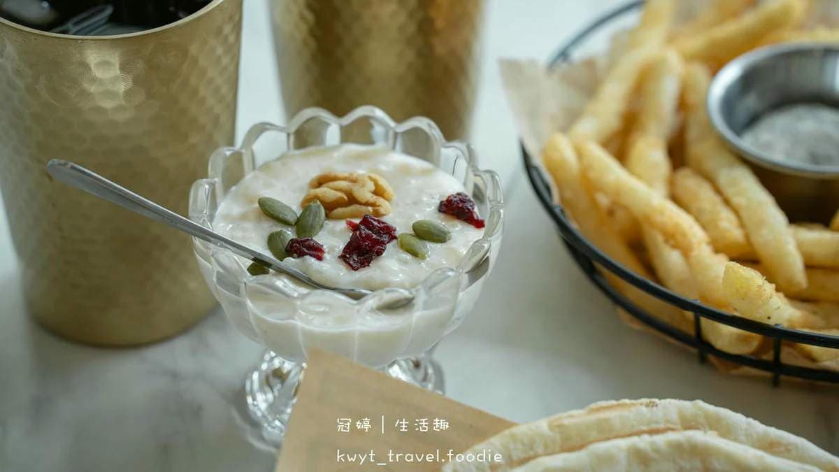 「香料米布丁」在綿密細緻的布丁下，包裹著軟糯口感的米粒 。（圖片來源：冠婷生活趣）