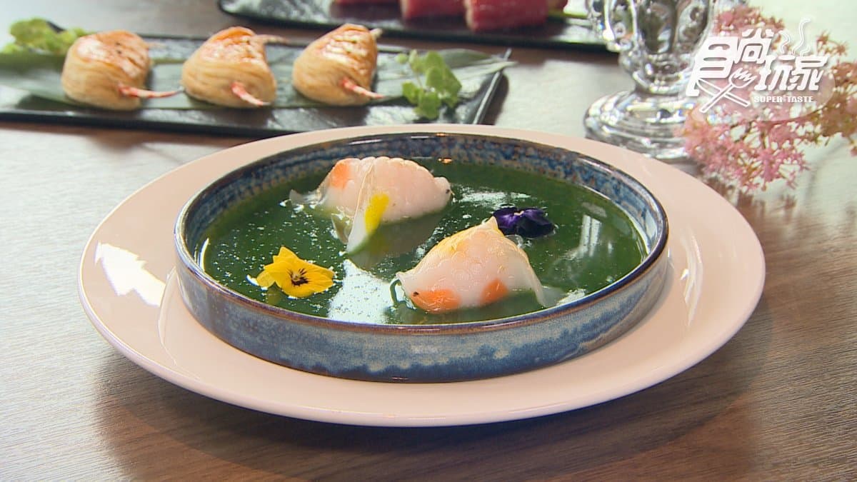 「翠湖金魚餃」外皮很有彈性，蝦子的鮮味也很濃郁。