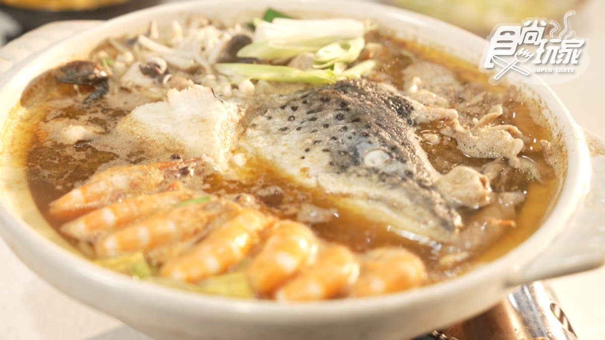 「砂鍋魚頭」的魚肉很嫩，讓人忍不住一口接著一口。