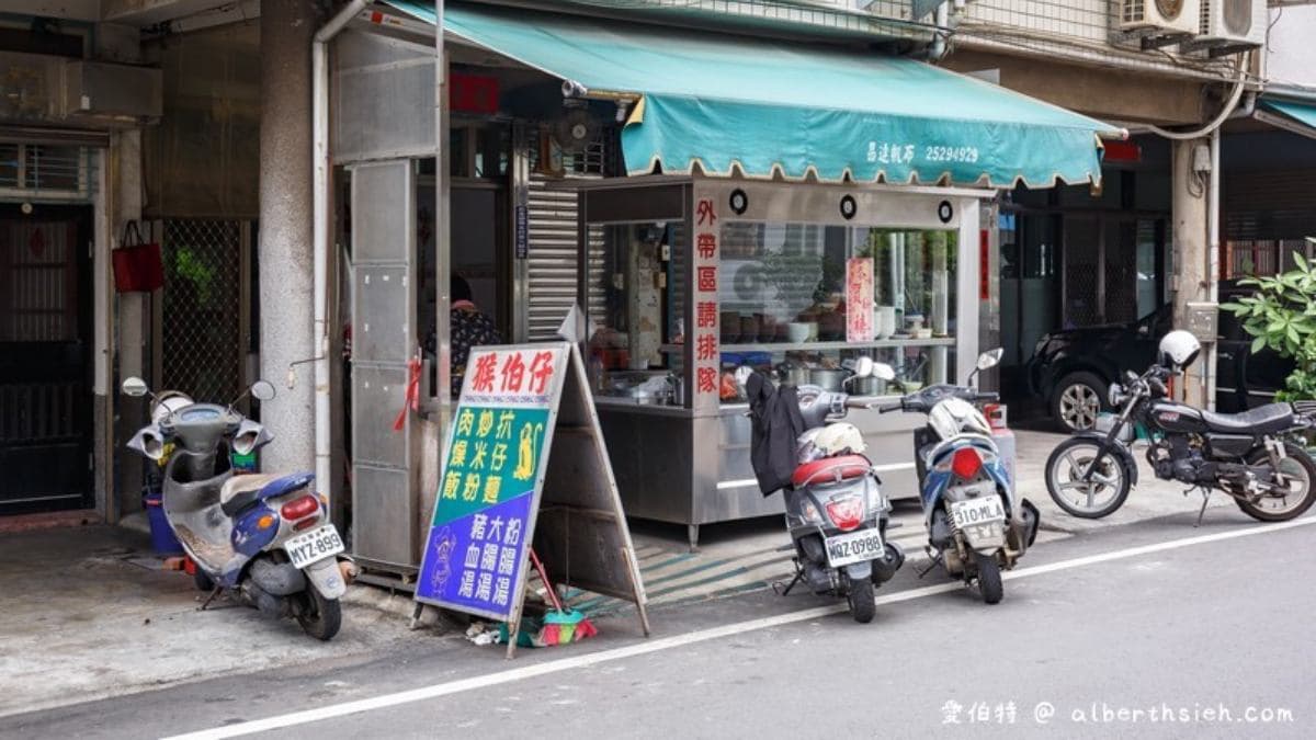 「猴伯仔-拉仔麵」是台中后里當地知名小吃店。（圖片來源：愛伯特）