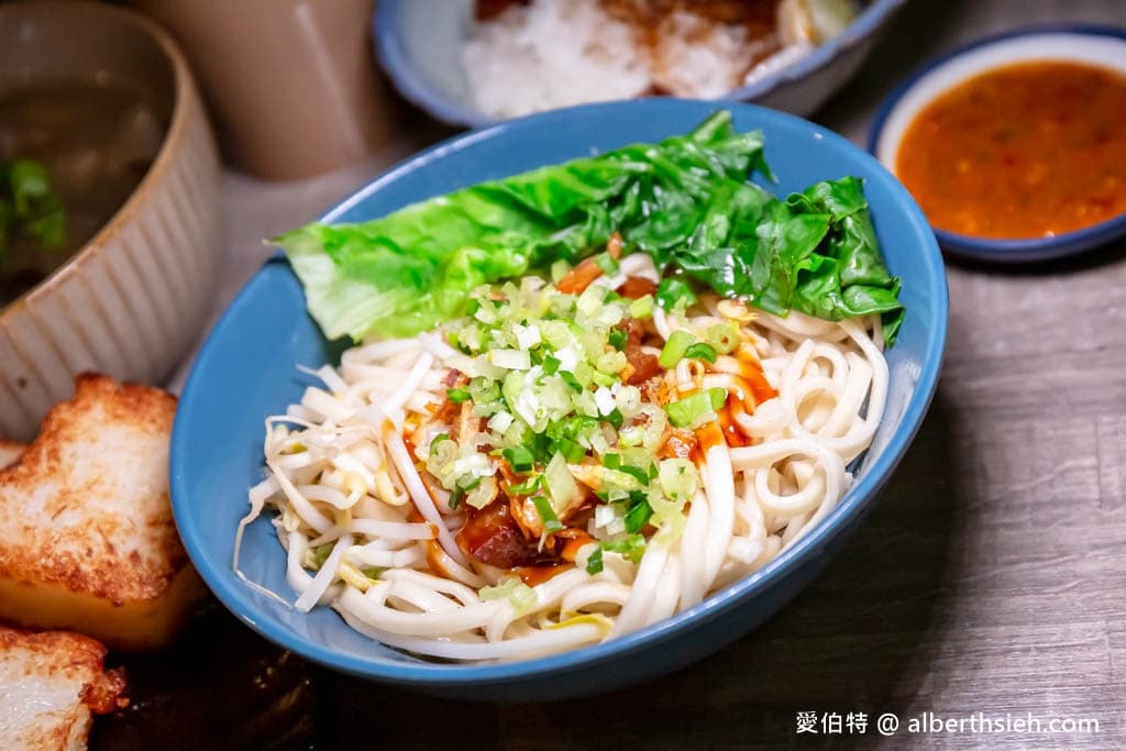 「蔥油拌麵」紅蔥頭香氣十足，麵條Q彈有嚼勁。（圖片來源：愛伯特）