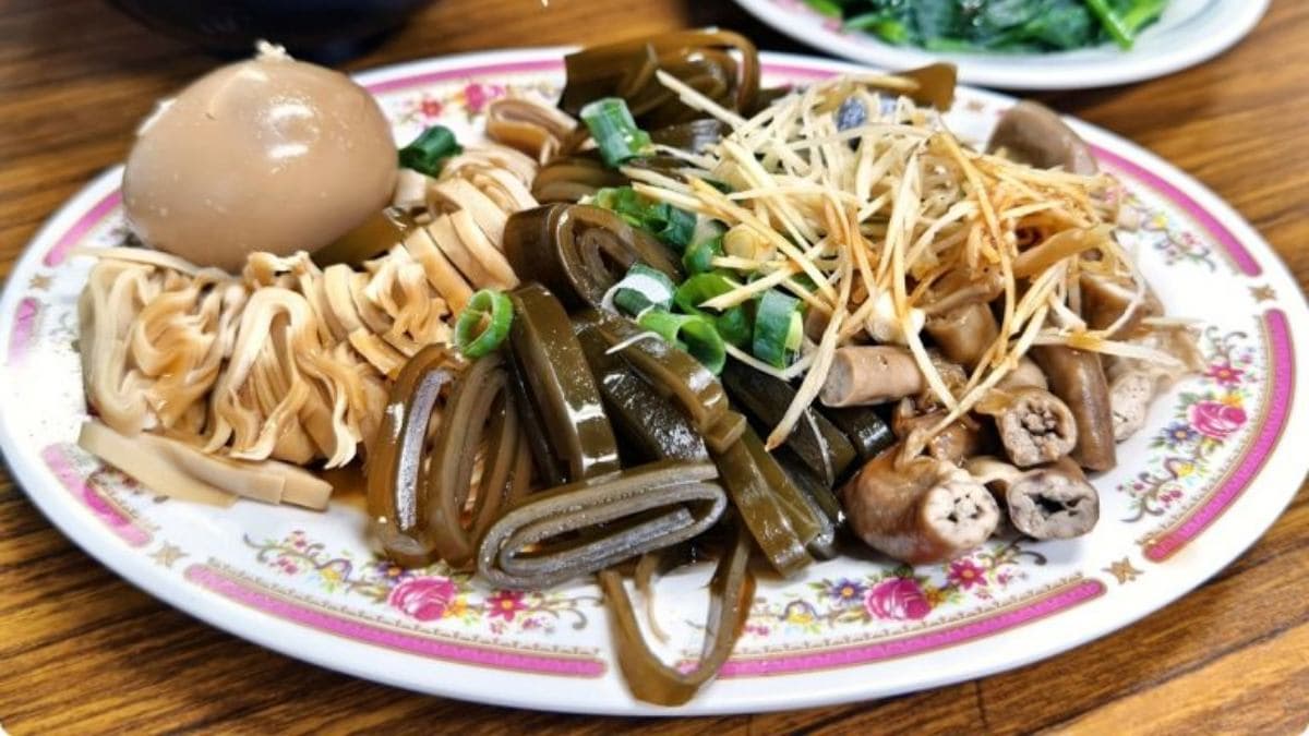 滷味有外面少見的滷粉腸，每一樣也都很入味。（圖片來源：棉花糖的天空）