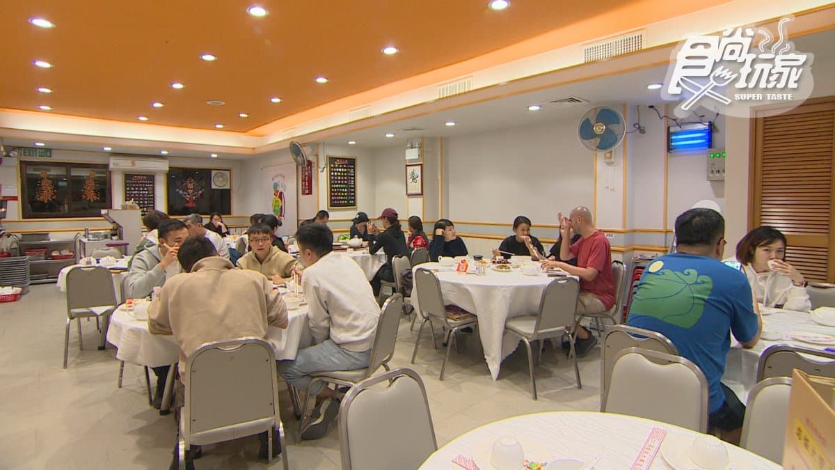 餐點受到許多饕客喜愛，用餐時間經常座無虛席。