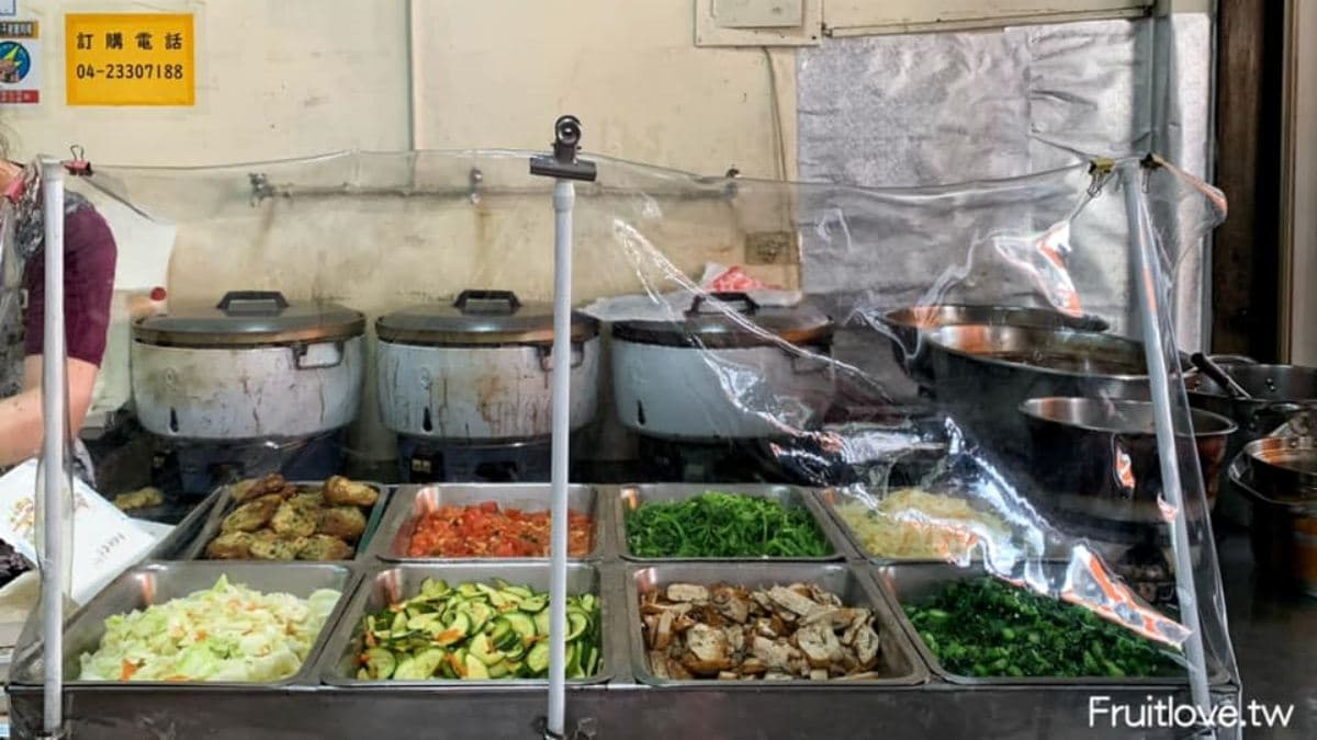 「可口排骨飯」是霧峰在地美食，常開門不到１小時就完售。（圖片來源：果果愛Fruitlove）
