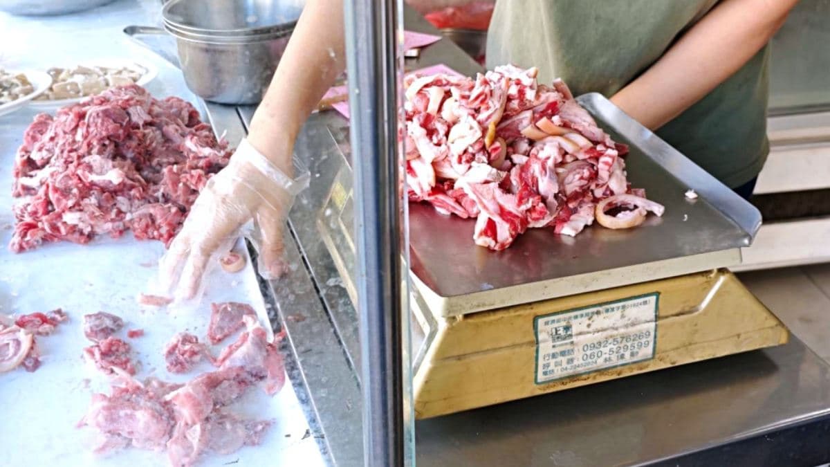 店家提供的羊肉是溫體本土羊，新鮮就是王道！（圖片來源：雪倫情報局）