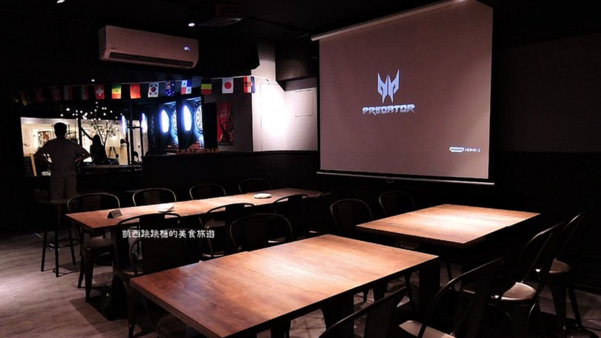 餐廳擁有超大螢幕，可以盡情觀看運動賽事。（圖片來源：凱西跳跳糖の美食旅遊）