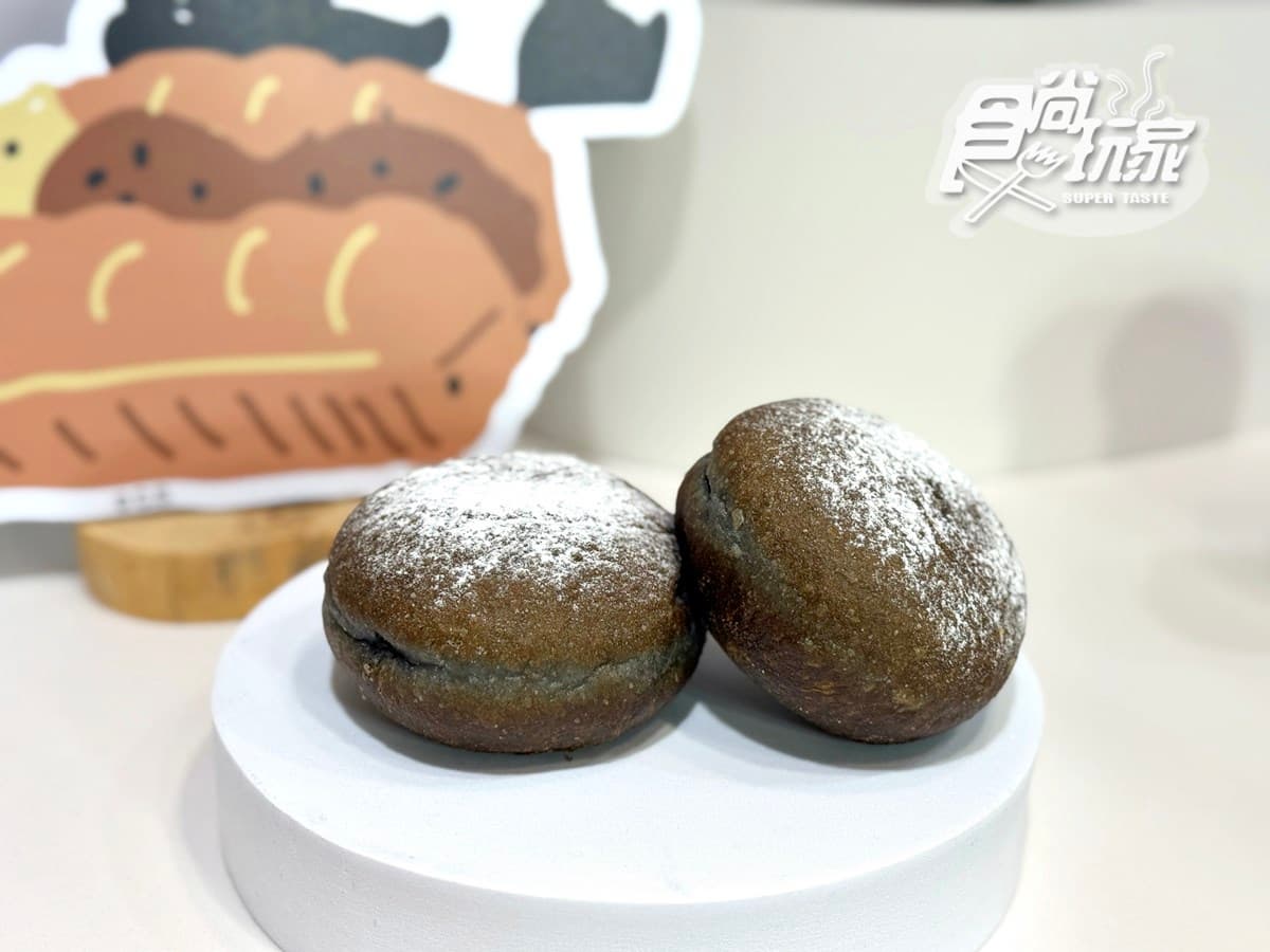 拉亞漢堡Ｘ馬來貘聯名！７款芝麻新品＋包裝，45元起嗑爆漿貝果、生甜甜圈