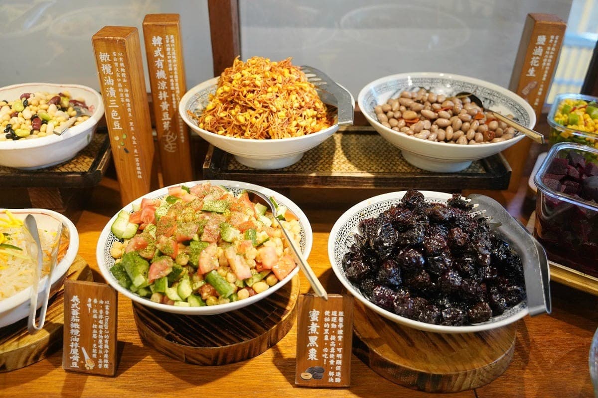 280元起吃到飽！高CP值「日系早午餐」超過40款蔬食、窯烤麵包、甜點暢吃