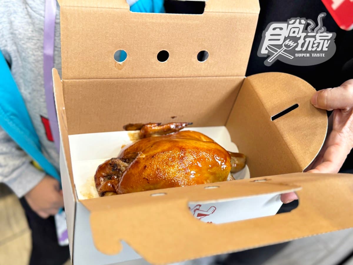 手扒雞始祖「香雞城」開幕直擊!限量150份烤雞+菜單搶看,首日爆排4小時 手扒雞始祖「香雞城」開幕直擊!限量150份烤雞+菜單搶看,首日爆排4小時
