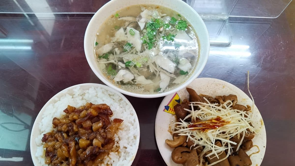 滷肉飯、滷大腸以及魚肉湯。（圖片來源：Darren蘋果樹旅遊玩樂誌）