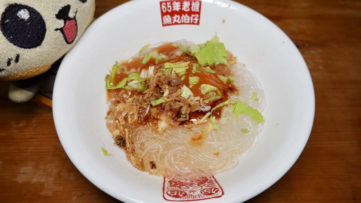 乾冬粉口感Q彈，醬汁微辣，開胃爽口。（圖片來源：貓大爺）