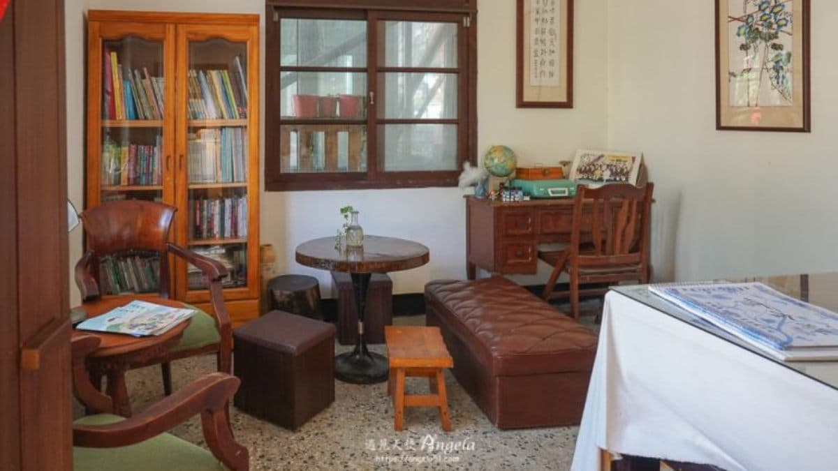 園區內的餐酒館空間陳設，完全是復古的眷村樣貌。（圖片來源：遇見天使Angela）
