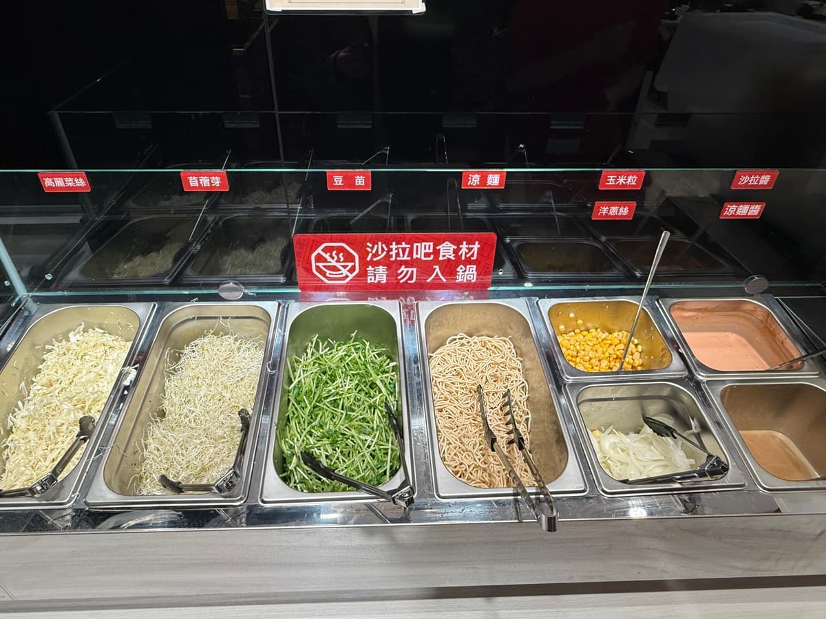 六扇門超狂「三蟹叻沙粉絲煲」！190元爽嗑３大隻蟹，蟹膏雜炊、拌麵吃到飽