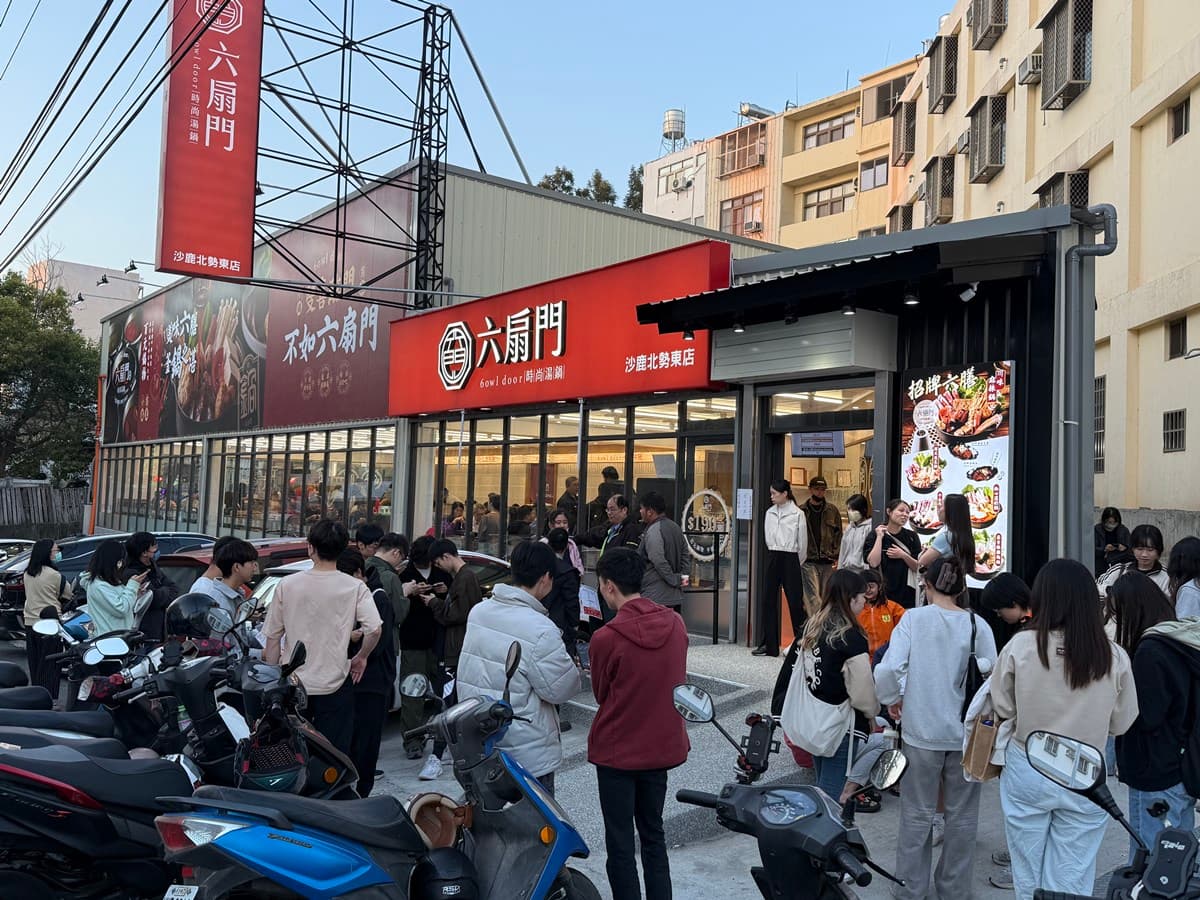 六扇門超狂「三蟹叻沙粉絲煲」！190元爽嗑３大隻蟹，蟹膏雜炊、拌麵吃到飽