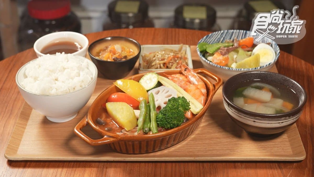 「義式香料番茄蝦」也是很下飯的一道餐點。