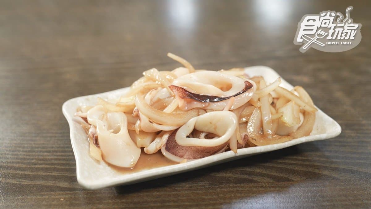 「炒花枝」也是不少客人愛點的品項之一。