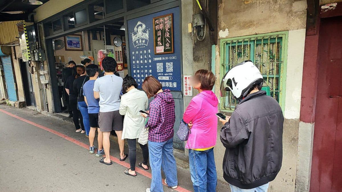 「阿蘭姊小吃店」是苗栗在地的排隊美食名店。（圖片來源：葉影瓶像）