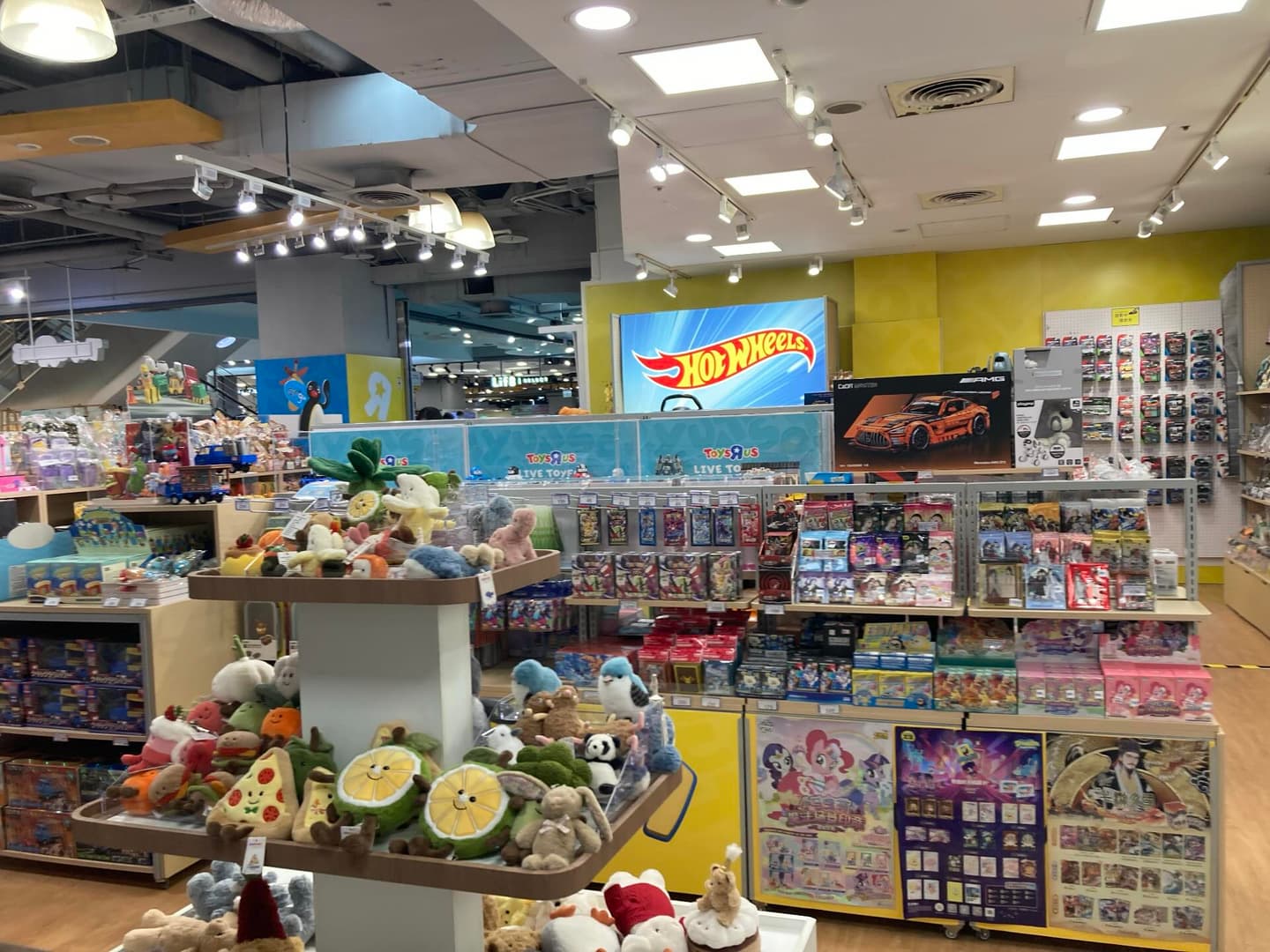 七、八年級生回憶沒了！「童年天堂」變盲盒主場、門市減半，網嘆：回不去了