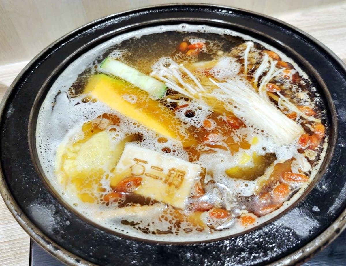 「石二鍋」首推宵夜場！58元起爽吃牛奶鍋，加碼送雪花牛、白飯冰沙吃到飽
