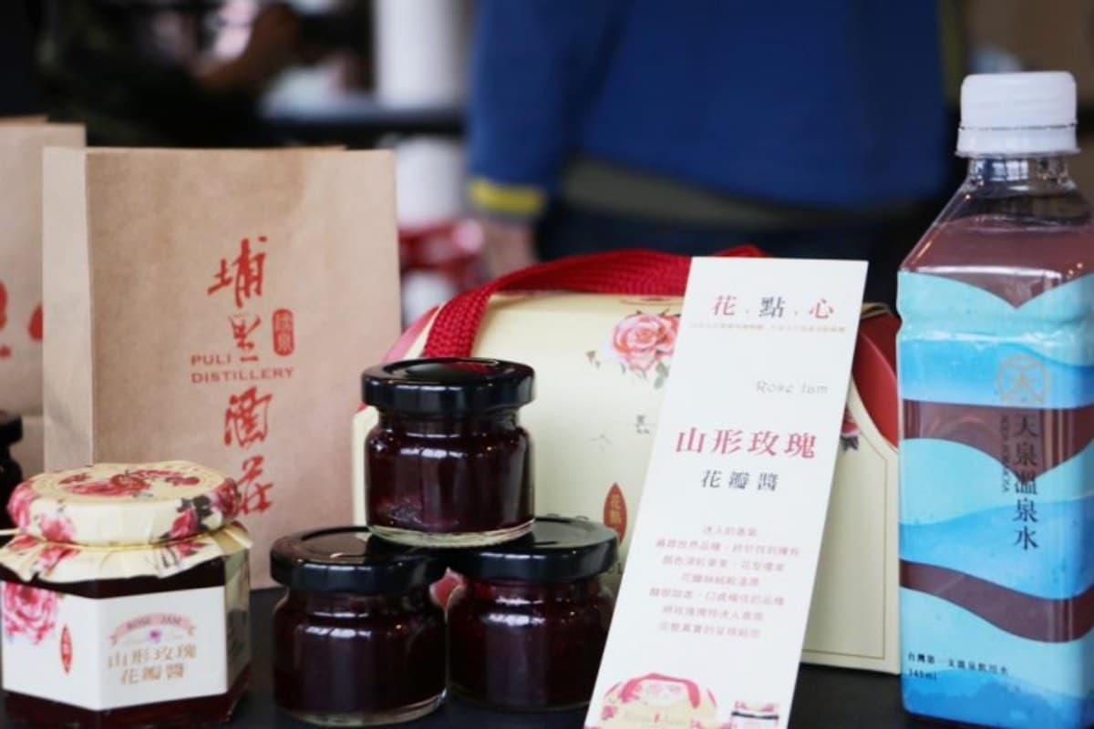 2026農會好物開箱！11款熱賣零食實測：柿餅冰淇淋、茭白筍泡麵、玫瑰花瓣醬